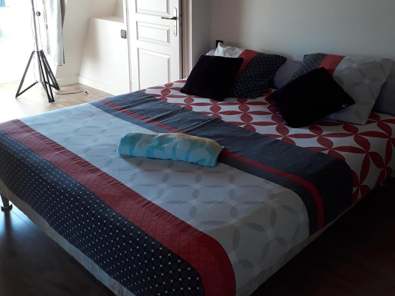 Domaine De La Rocque Bed and Breakfast Liorac-sur-Louyre Esterno foto